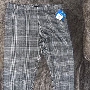 Girls black and grey plaid soft form fitting pants size 14.5-16.5 Girls